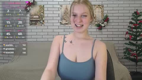 Snapshot of emiliaduchess chatting on 12-28-24, 04:09 Amili online show from 12-28-24, 04:09