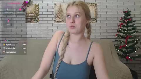 Snapshot of emiliaduchess chatting on 01-14-25, 10:17 Amili online show from 01-14-25, 10:17