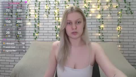 Snapshot of emiliaduchess chatting on 02-13-25, 01:05 Amili online show from 02-13-25, 01:05