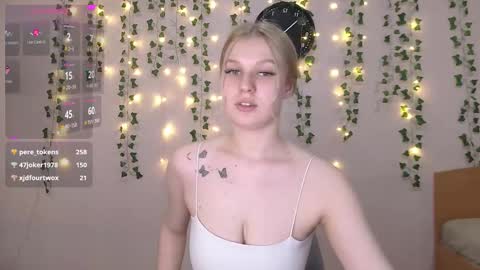 Snapshot of emiliaduchess chatting on 03-07-25, 06:11 Amili online show from 03-07-25, 06:11