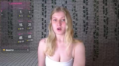 Snapshot of emiliaduchess chatting on 09-09-25, 11:21 Amili online show from 09-09-25, 11:21