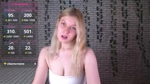 Snapshot of emiliaduchess chatting on 09-26-25, 09:35 Amili online show from 09-26-25, 09:35