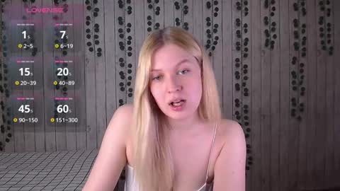 Snapshot of emiliaduchess chatting on 11-13-25, 07:40 Amili online show from 11-13-25, 07:40