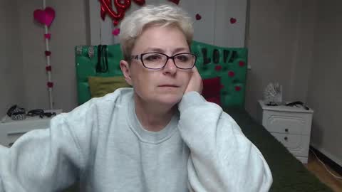 EmiliaGree online show from 09-29-25, 06:02