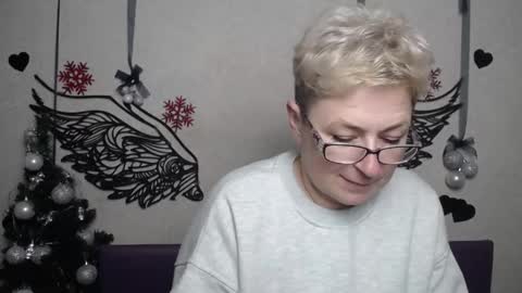 Snapshot of emiliagree chatting on 12-20-25, 06:15 EmiliaGree online show from 12-20-25, 06:15