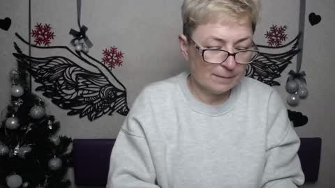 Snapshot of emiliagree chatting on 12-21-25, 06:04 EmiliaGree online show from 12-21-25, 06:04