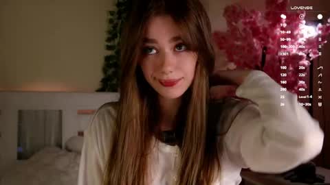 Snapshot of emiliaheather chatting on 05-24-26, 12:15 Tessa online show from 05-24-26, 12:15