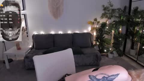 Snapshot of emiliahurrison chatting on 05-27-26, 08:22 Call me Emilia next stream on Friday at 10 AM GMT online show from 05-27-26, 08:22