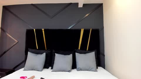 Snapshot of emiliee_xx chatting on 01-14-25, 05:23 Emillie online show from 01-14-25, 05:23