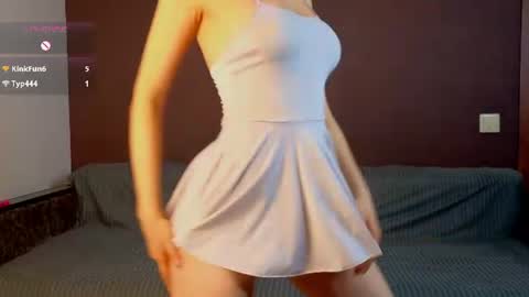 Snapshot of emiliyamoye chatting on 07-29-26, 03:15 Emily 3 online show from 07-29-26, 03:15