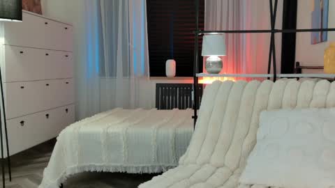 Emiljanna online show from 05-19-26, 04:02