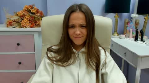 Snapshot of emilly_lust99 chatting on 05-21-26, 06:42 Emilly online show from 05-21-26, 06:42