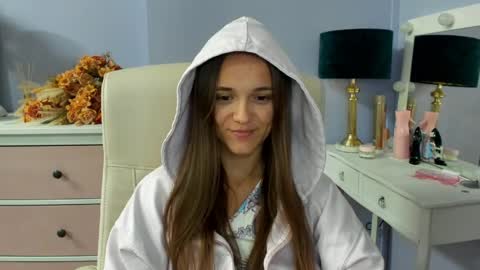 Snapshot of emilly_lust99 chatting on 05-30-26, 06:43 Emilly online show from 05-30-26, 06:43
