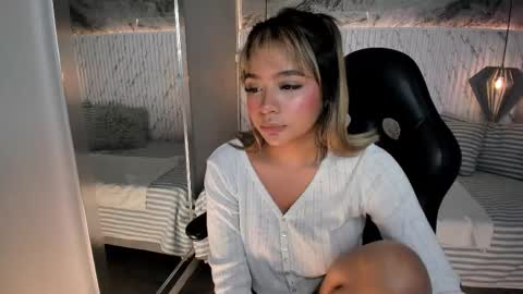 emilly_mell online show from 09-10-25, 11:43