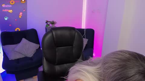 Snapshot of emilly_smith_1 chatting on 01-13-26, 12:32 Emily online show from 01-13-26, 12:32