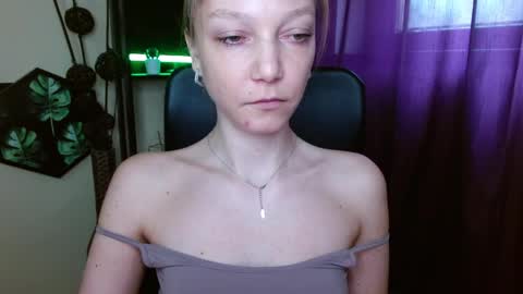 Emilly online show from 04-11-26, 07:56