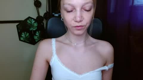 Emilly online show from 04-21-26, 05:47