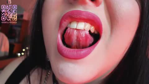 Snapshot of emillybones chatting on 09-10-25, 07:47 Emily online show from 09-10-25, 07:47