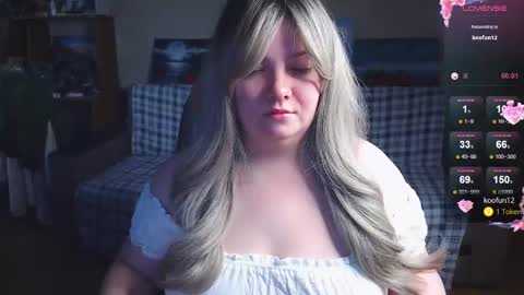 Snapshot of emillybones chatting on 12-14-25, 11:15 Emily online show from 12-14-25, 11:15