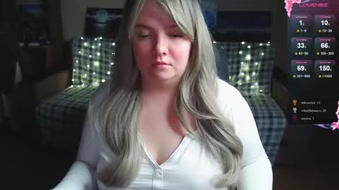 Snapshot of emillybones chatting on 12-14-25, 11:20 Emily online show from 12-14-25, 11:20