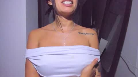 Snapshot of emillyhils1 chatting on 03-09-26, 07:56 emilly online show from 03-09-26, 07:56