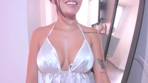 Snapshot of emillyhils1 chatting on 03-24-26, 10:04 emilly online show from 03-24-26, 10:04