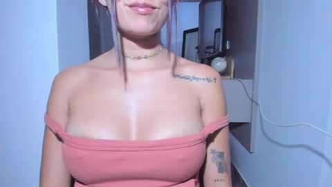Snapshot of emillyhils1 chatting on 05-11-26, 11:13 emilly online show from 05-11-26, 11:13