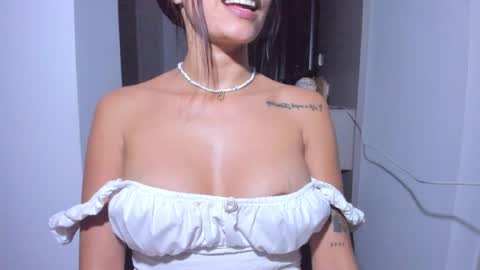 Snapshot of emillyhils1 chatting on 05-14-26, 01:34 emilly online show from 05-14-26, 01:34
