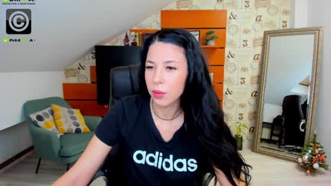 EmillyTaylor online show from 12-30-24, 04:31