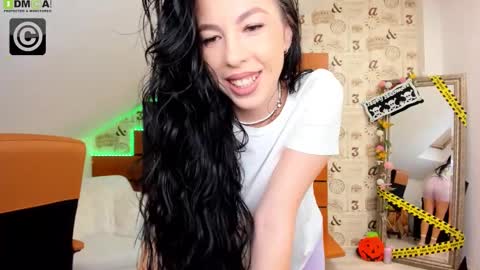 EmillyTaylor online show from 10-29-25, 04:59