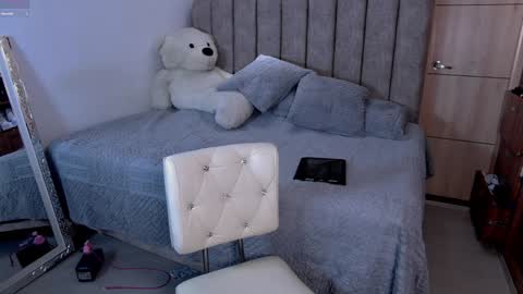  emily valentina     online show from 10-28-25, 12:14