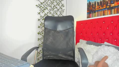Snapshot of emily__dee chatting on 04-21-26, 01:06 Emily online show from 04-21-26, 01:06