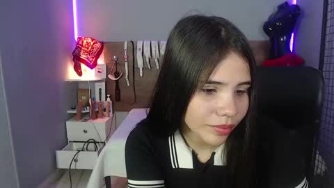Snapshot of emily_beltonn chatting on 12-05-24, 08:22              online show from 12-05-24, 08:22