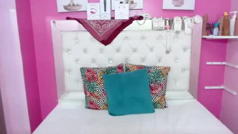 Snapshot of emily_beltonn chatting on 12-31-24, 12:32              online show from 12-31-24, 12:32