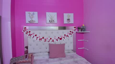 Snapshot of emily_beltonn chatting on 02-06-25, 10:43              online show from 02-06-25, 10:43