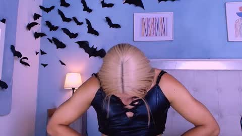 emily_castillo1_ online show from 11-08-25, 06:02