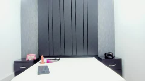 Snapshot of emily_collins69 chatting on 06-06-26, 04:17 Emily online show from 06-06-26, 04:17