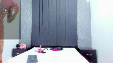 Snapshot of emily_collins69 chatting on 06-17-26, 03:42 Emily online show from 06-17-26, 03:42