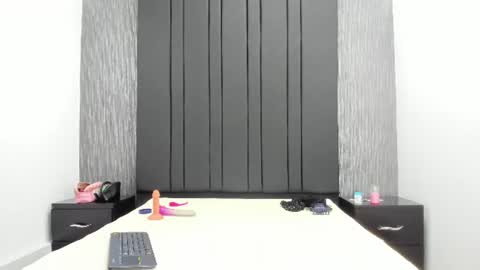 Snapshot of emily_collins69 chatting on 06-30-26, 04:13 Emily online show from 06-30-26, 04:13