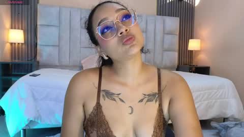Snapshot of emily_foxyy chatting on 06-09-26, 07:03 Emily online show from 06-09-26, 07:03
