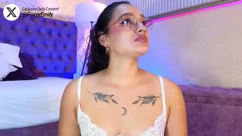 Snapshot of emily_foxyy chatting on 07-05-26, 02:13 Emily online show from 07-05-26, 02:13