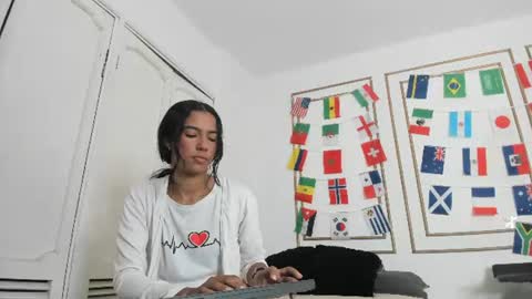 emily_gaviria1 online show from 06-18-26, 12:31