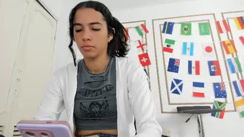 emily_gaviria1 online show from 06-25-26, 12:09