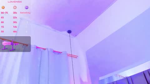 Snapshot of emily_gil1 chatting on 11-01-25, 03:36 Emi online show from 11-01-25, 03:36