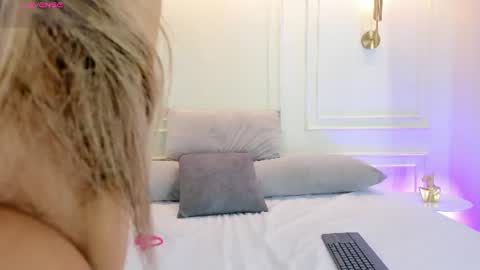 Snapshot of emily_golden_ chatting on 07-13-26, 07:27 online show from 07-13-26, 07:27