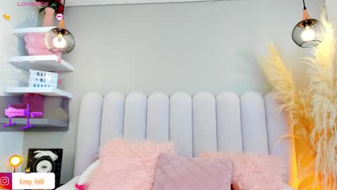 Snapshot of emily_hill___ chatting on 01-17-25, 12:20 EMILY Monday 5-2 am From Tuesday to Friday5-1 am Colombia time online show from 01-17-25, 12:20