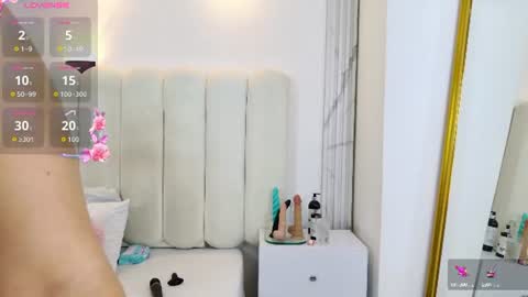 emily_hilton1 online show from 06-19-26, 06:34