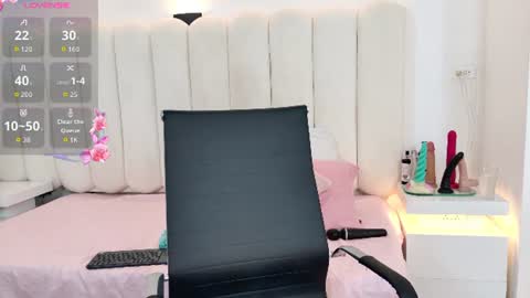 emily_hilton1 online show from 07-16-26, 06:14