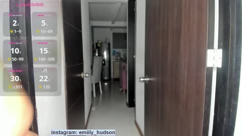 Snapshot of emily_huddson_ chatting on 10-26-25, 12:05 independet model online show from 10-26-25, 12:05