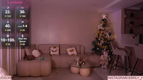 Snapshot of emily_huddson_ chatting on 12-18-25, 01:00 independet model online show from 12-18-25, 01:00